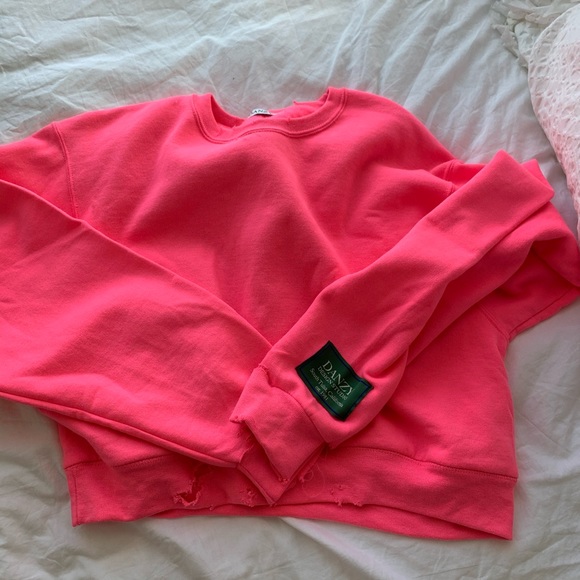 Tops - Pink cropped hoodie